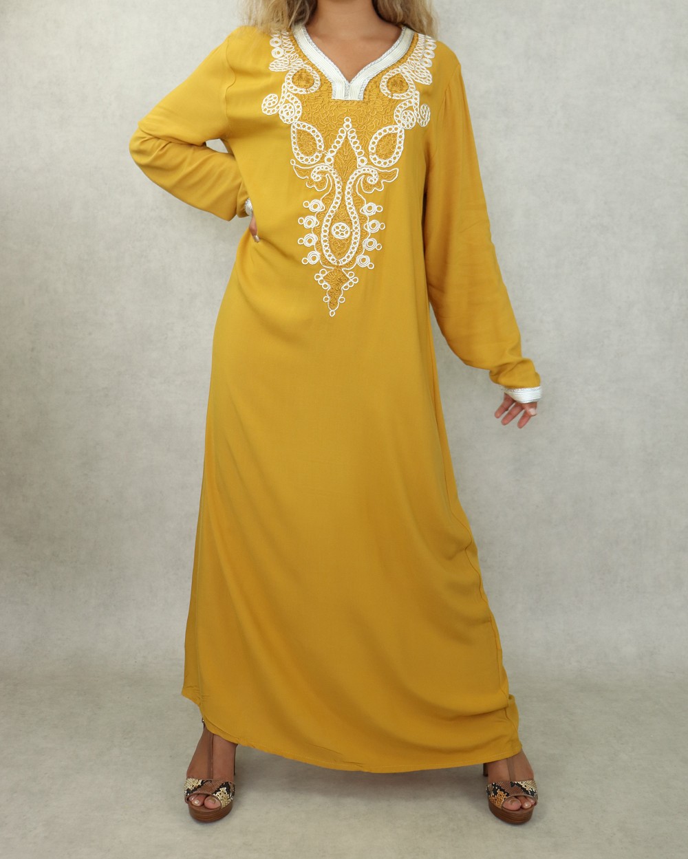 Robe orientale longue pour femme avec broderies dorées (Plusieurs couleurs  disponibles)