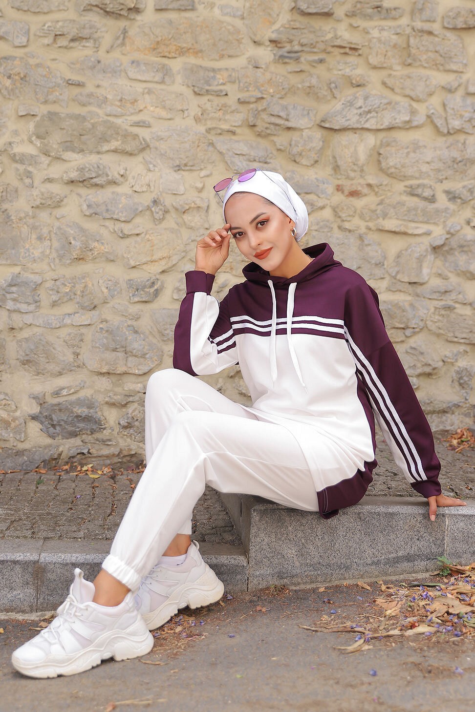 Survêtement Sport femme (Ensemble deux pièces sweet à capuche et pantalon)  - Couleur Blanc et Kaki - Prêt à porter et accessoires sur