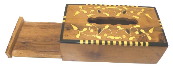 Boîte à mouchoirs décorative dessus cuire et argentée de fabrication  artisanale marocaine de couleur blanc